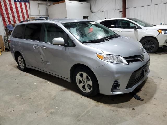 2018 Toyota Sienna LE