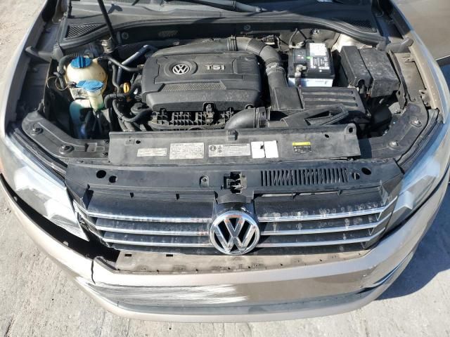 2015 Volkswagen Passat SE