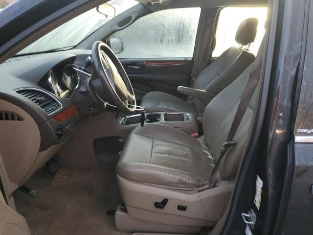 2013 Chrysler Town & Country Touring L