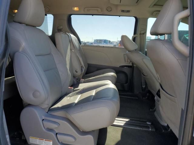 2018 Toyota Sienna XLE