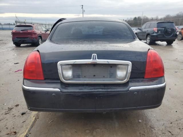 2003 Lincoln Town Car Signature