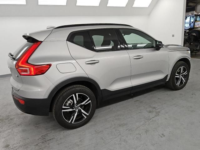 2024 Volvo XC40 Core