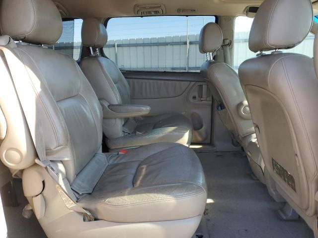 2004 Toyota Sienna XLE