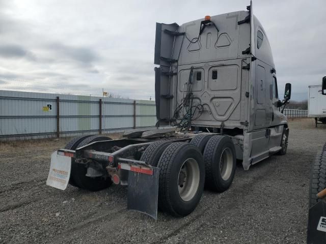 2013 Freightliner Cascadia 125