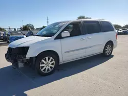 Chrysler Vehiculos salvage en venta: 2014 Chrysler Town & Country Touring