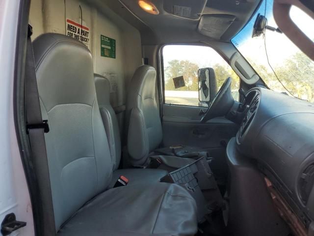 2007 Ford Econoline E450 Super Duty Cutaway Van