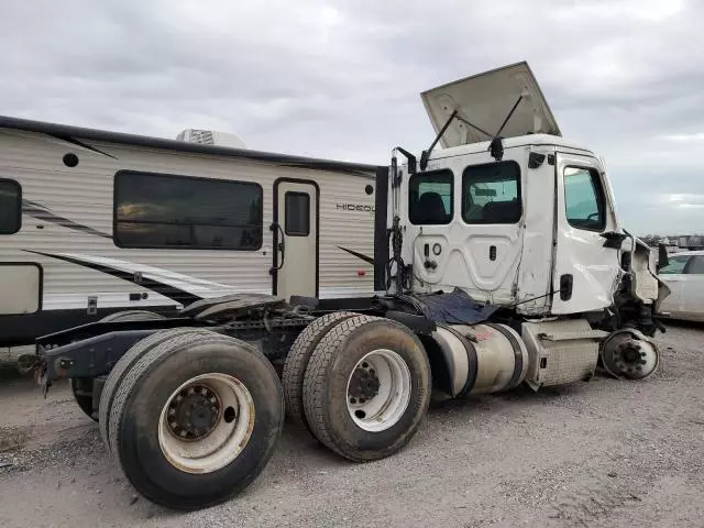 2022 Freightliner Cascadia 126