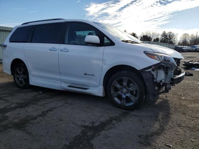 2016 Toyota Sienna SE