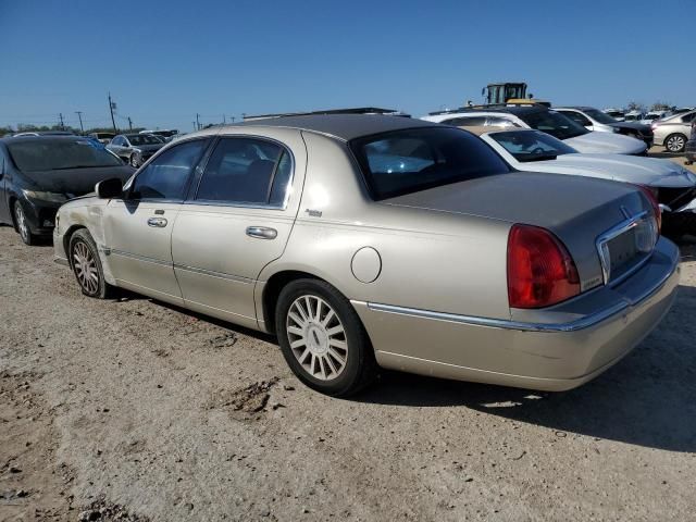 2005 Lincoln Town Car Signature Limited