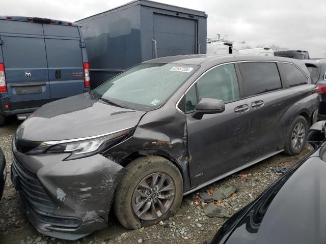 2021 Toyota Sienna LE