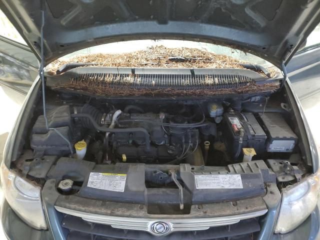 2007 Chrysler Town & Country LX