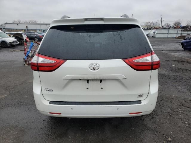 2018 Toyota Sienna XLE