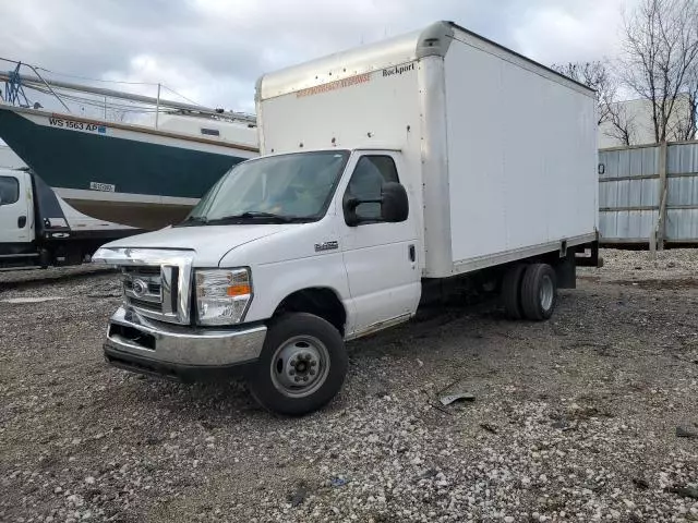 2016 Ford Econoline E450 Super Duty Cutaway Van