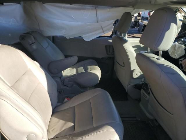 2018 Toyota Sienna XLE