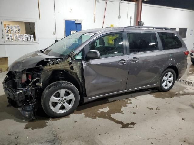 2020 Toyota Sienna LE