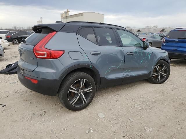 2022 Volvo XC40 T5 R-Design