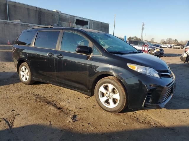 2018 Toyota Sienna LE