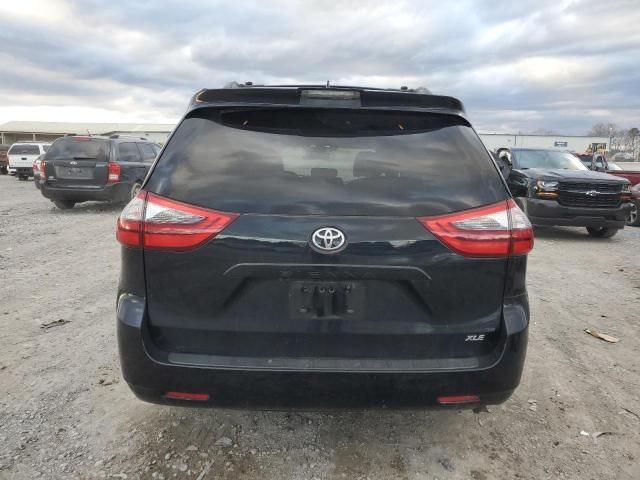 2020 Toyota Sienna XLE