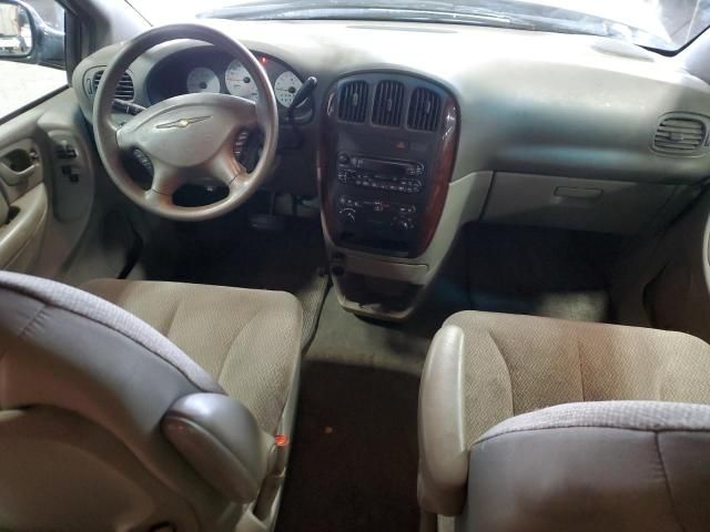 2004 Chrysler Town & Country