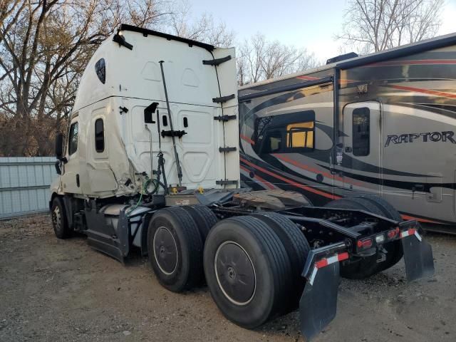 2021 Freightliner Cascadia 126