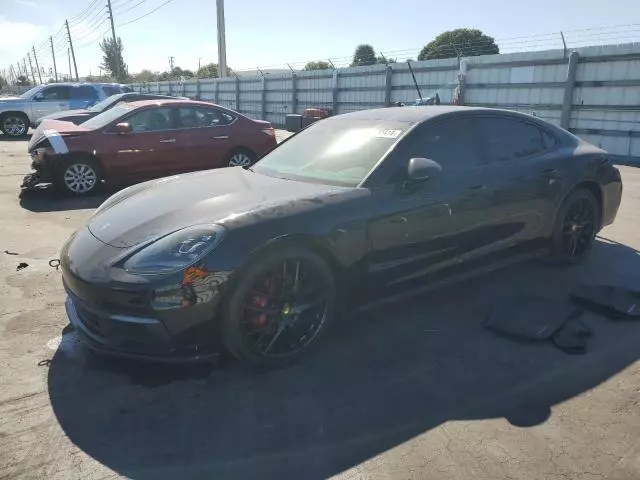 2018 Porsche Panamera 4