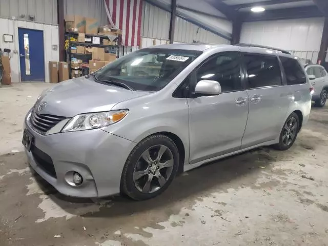 2016 Toyota Sienna SE