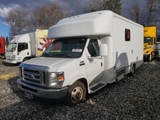 2016 Ford Econoline E450 Super Duty Cutaway Van