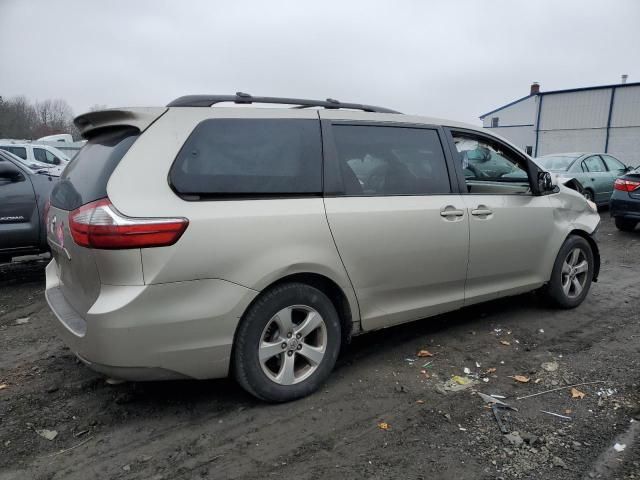 2017 Toyota Sienna LE