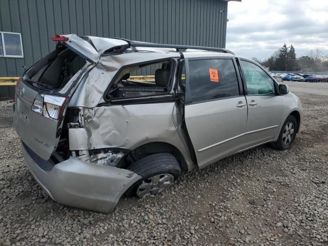 2004 Toyota Sienna XLE