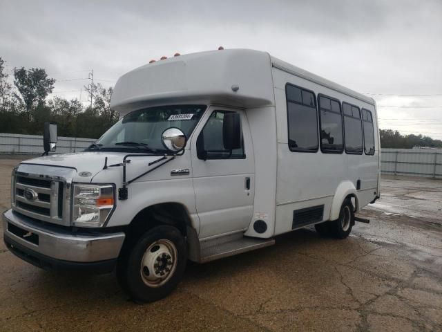 2019 Ford Econoline E450 Super Duty Cutaway Van