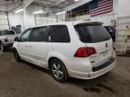 2009 Volkswagen Routan SE