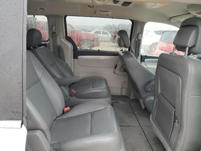 2011 Volkswagen Routan SE