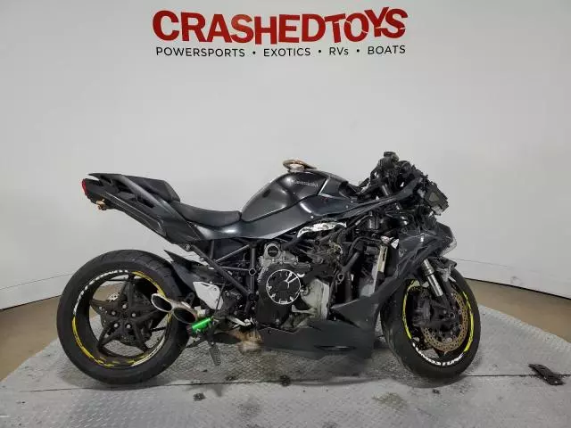 2018 Kawasaki ZX1002 A