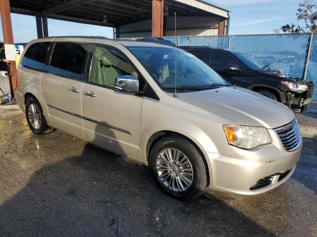 2013 Chrysler Town & Country Touring L