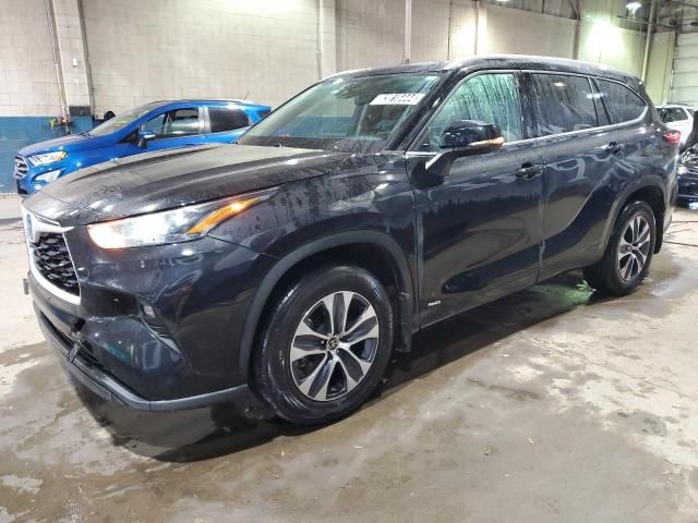 2022 Toyota Highlander Hybrid XLE