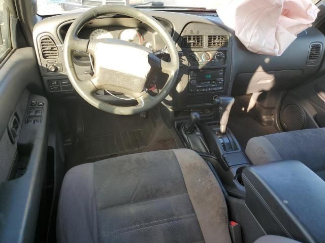 2000 Nissan Pathfinder LE