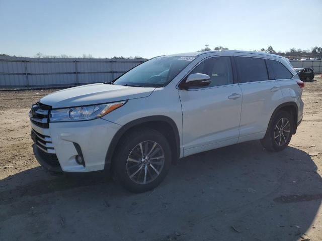 2017 Toyota Highlander SE