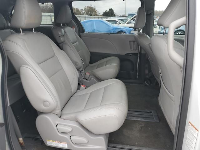 2018 Toyota Sienna XLE