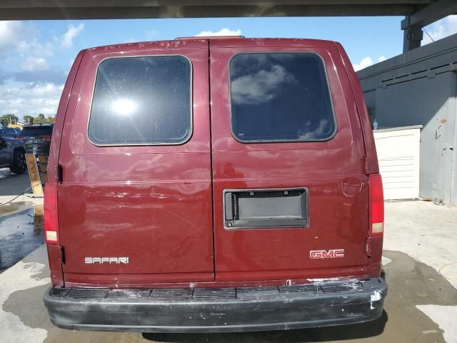 2004 GMC Safari XT