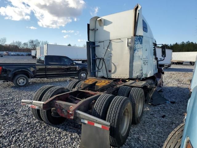 2000 Freightliner Conventional FLC120