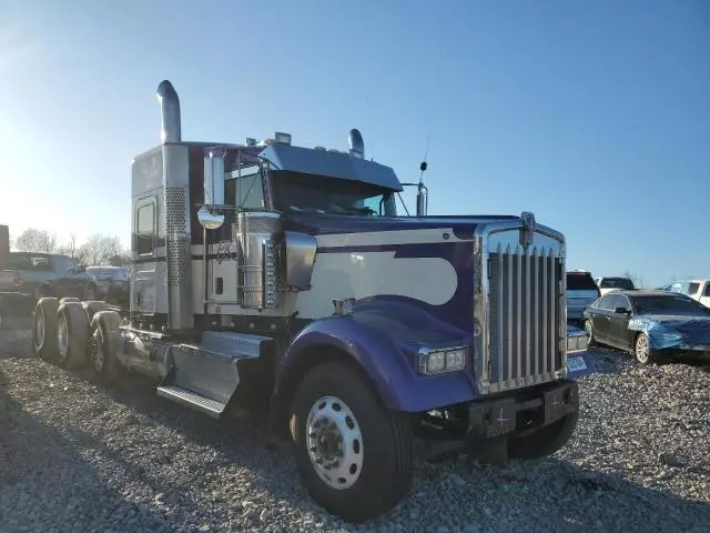 2015 Kenworth Construction W900