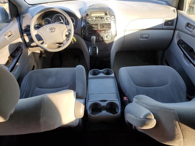 2004 Toyota Sienna CE