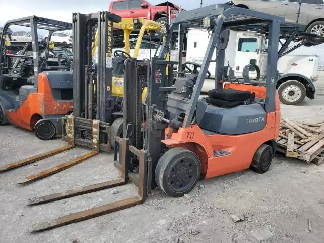 2000 Toyota Fork Lift