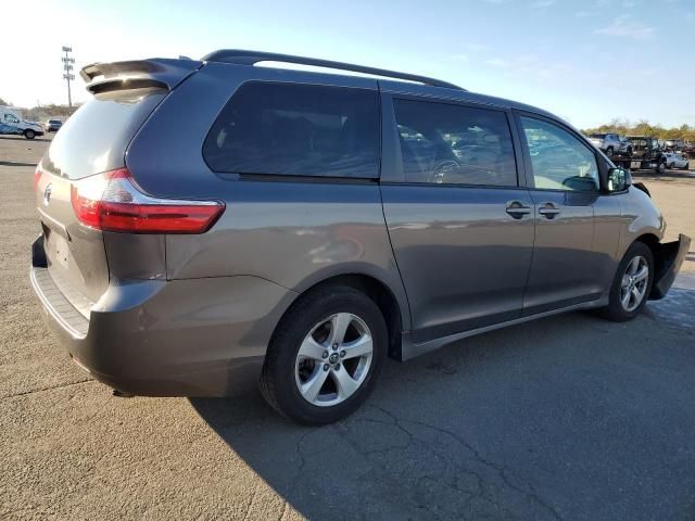 2019 Toyota Sienna LE