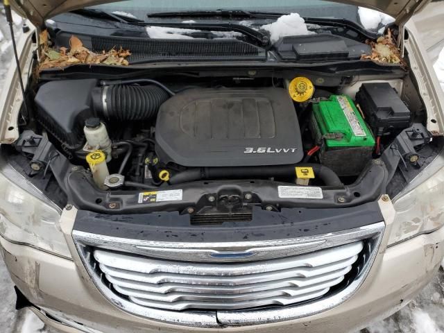 2014 Chrysler Town & Country Touring