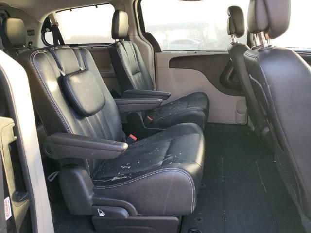 2016 Chrysler Town & Country Touring L