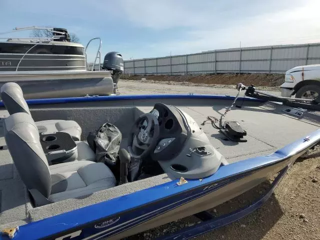 2009 Tracker Boat