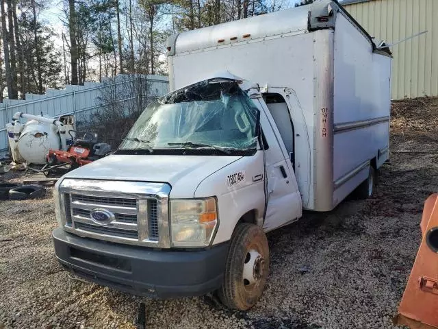 2012 Ford Econoline E350 Super Duty Cutaway Van