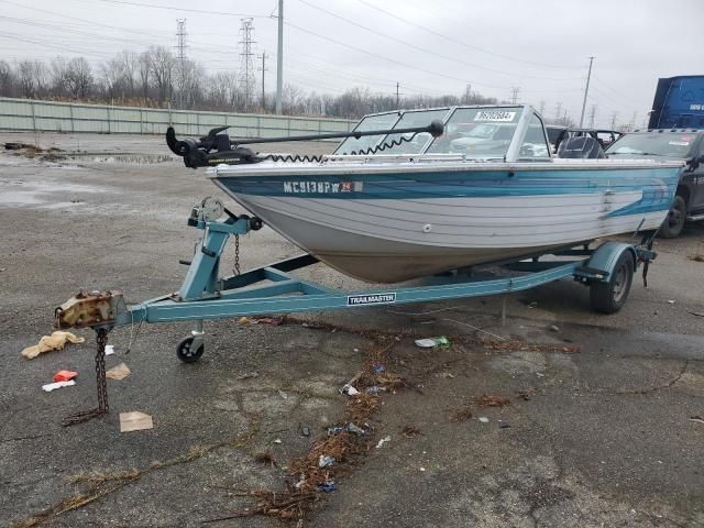 1993 Crestliner Boat