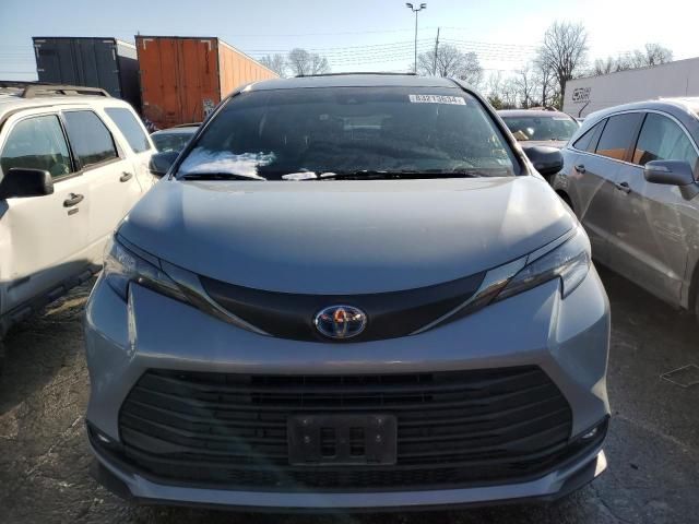 2022 Toyota Sienna XLE